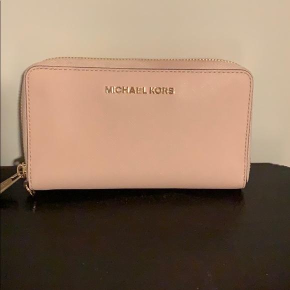 Michael Kors Handbags - BEST SALE! Michael Kors wallet Michael Kors Handbags - BEST SALE! Michael Kors wallet